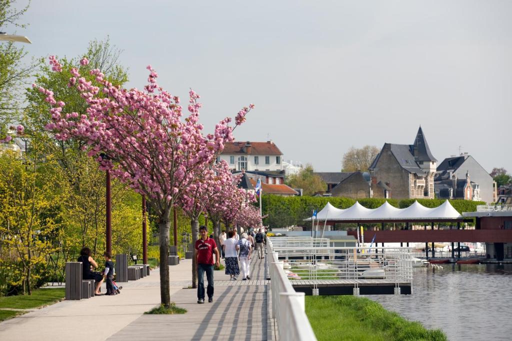 Hotel Des Thermes Les Domes Vichy Kültér fotó